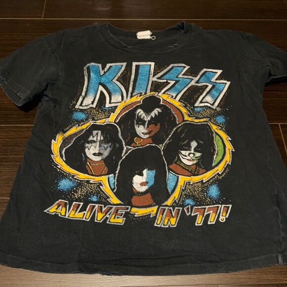 Madeworn KISS Cropped Tshirt, Small - Picture 4 of 5